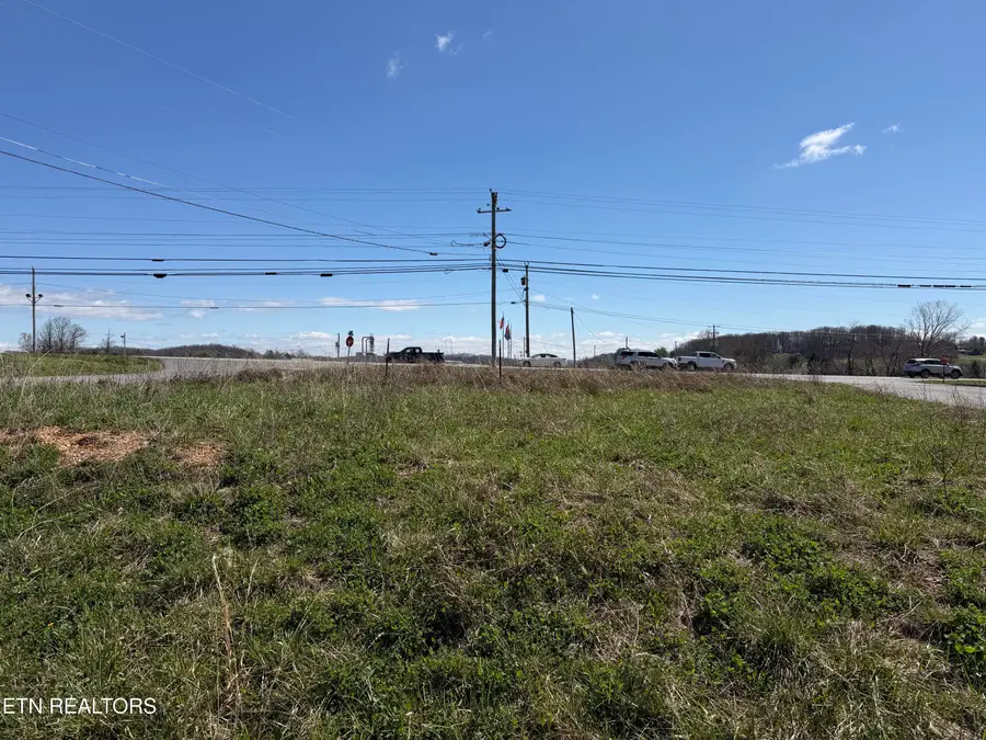 402 S Broad St, New Tazewell, TN 37825 - #3