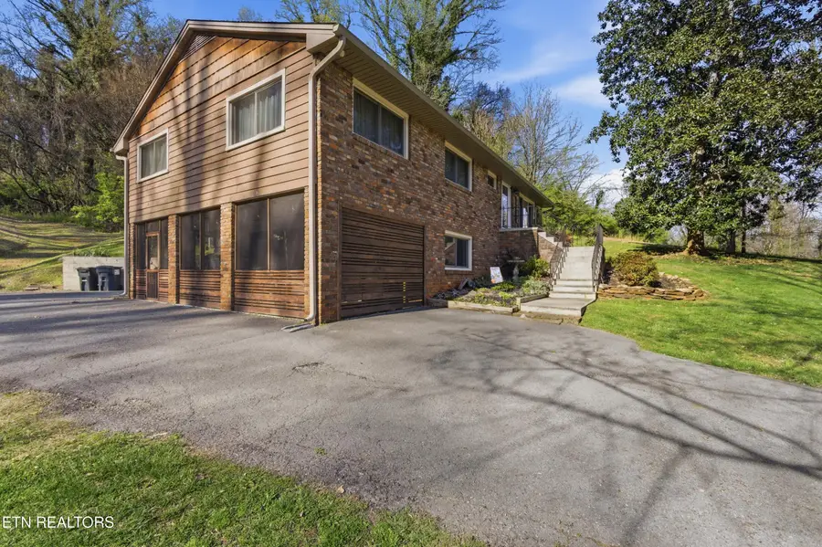 402 Bluff Rd, Kingston, TN 37763 - #3