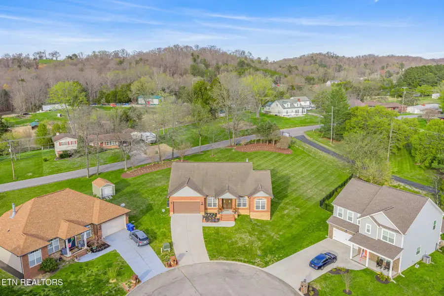 9360 Gabrielle Rd, Strawberry Plains, TN 37871 - #2