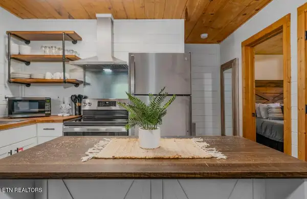 1805 Shady Grove Rd, Sevierville, TN 37876