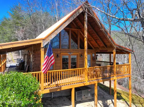 2621 Raccoon Hollow Way, Pigeon Forge, TN 37862