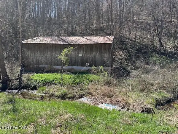 188 Hamblin Branch Rd, Rose Hill, VA 24281