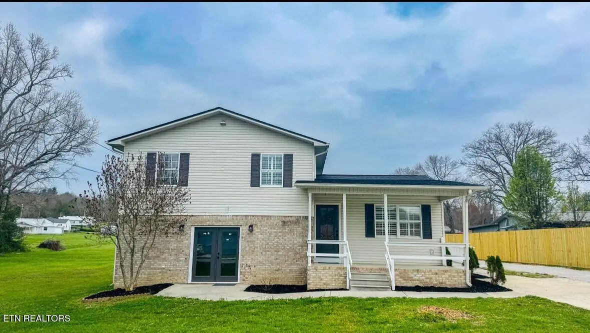 724 W 3rd Ave, Oneida, TN 37841 - #1