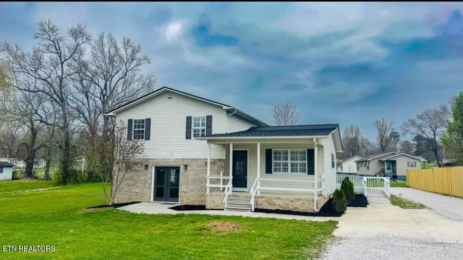 724 W 3rd Ave, Oneida, TN 37841 - #3