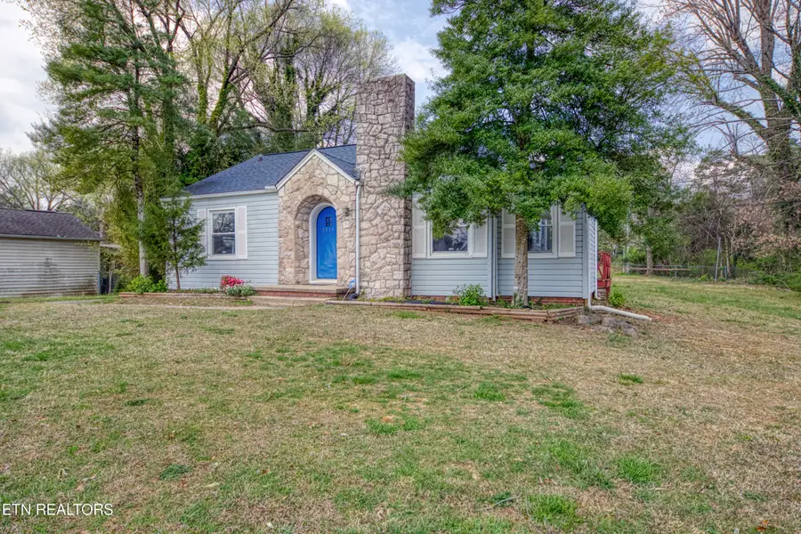 1115 W Parkway Ave, Knoxville, TN 37912 - #3