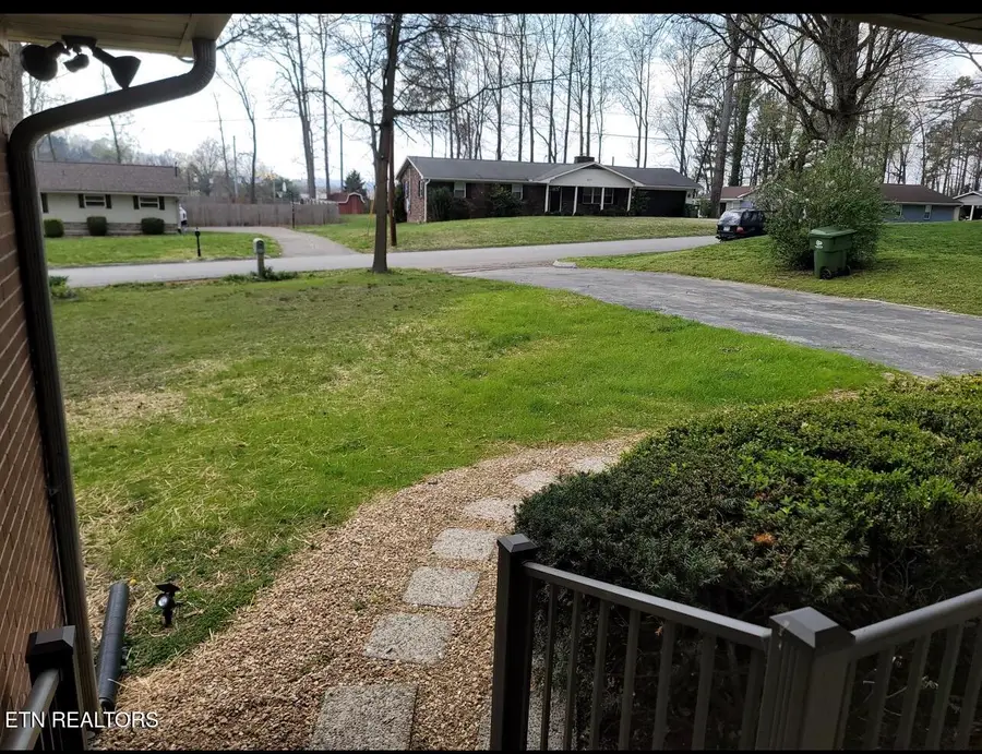 422 Sherwood Drive, Maryville, TN 37801 - #3