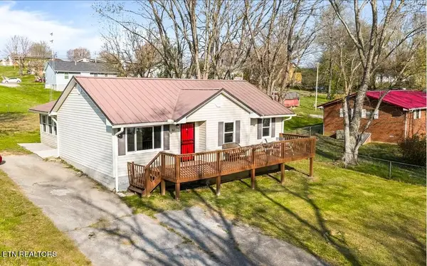 807 S 8th St, LaFollette, TN 37766