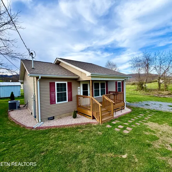 668 Towncreek Rd, Speedwell, TN 37870