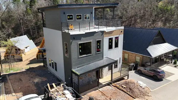 589 Warbonnet Way, Pigeon Forge, TN 37863