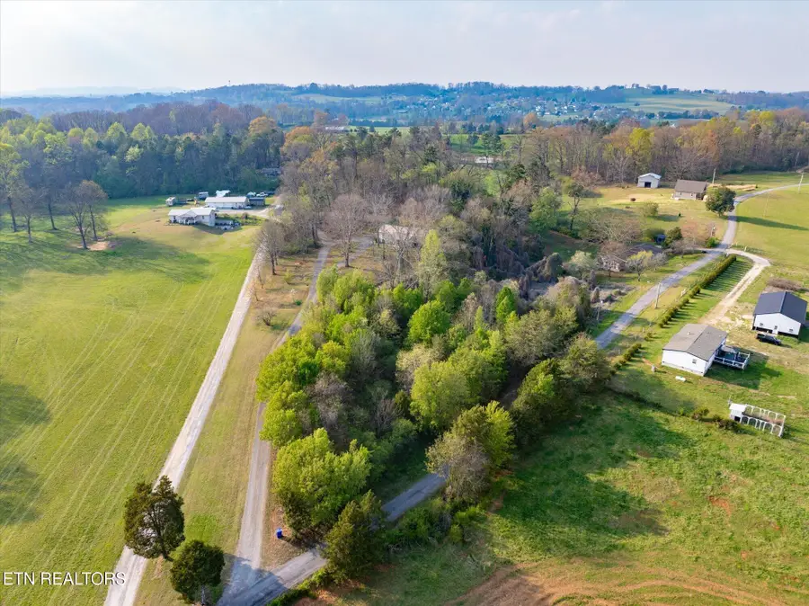 135 Weaver Rd, Madisonville, TN 37354 - #2