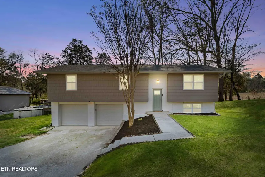 216 Greenwood Drive, Harriman, TN 37748 - #2