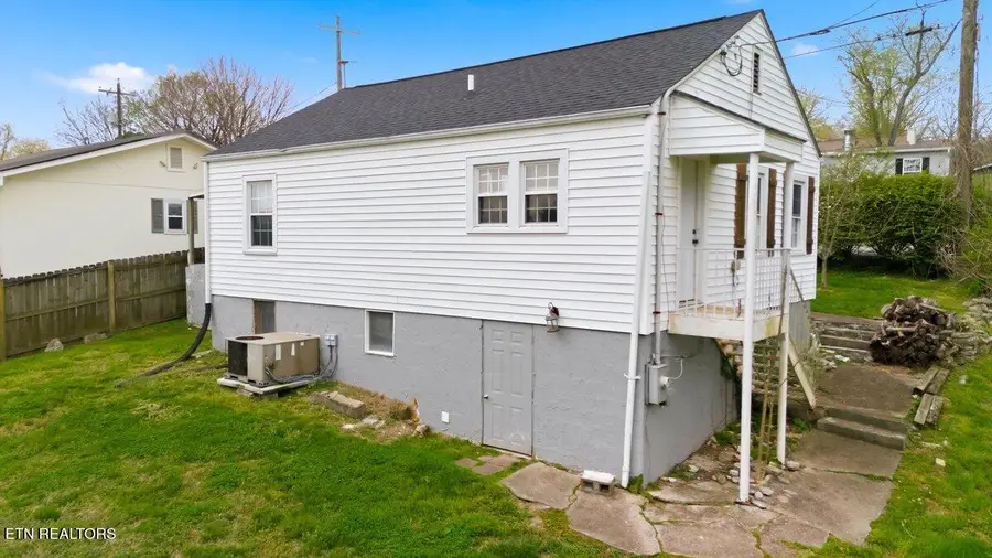 219 Pine St, Clinton, TN 37716 - #3