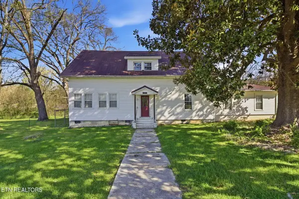 9427 Mascot Rd, Mascot, TN 37806