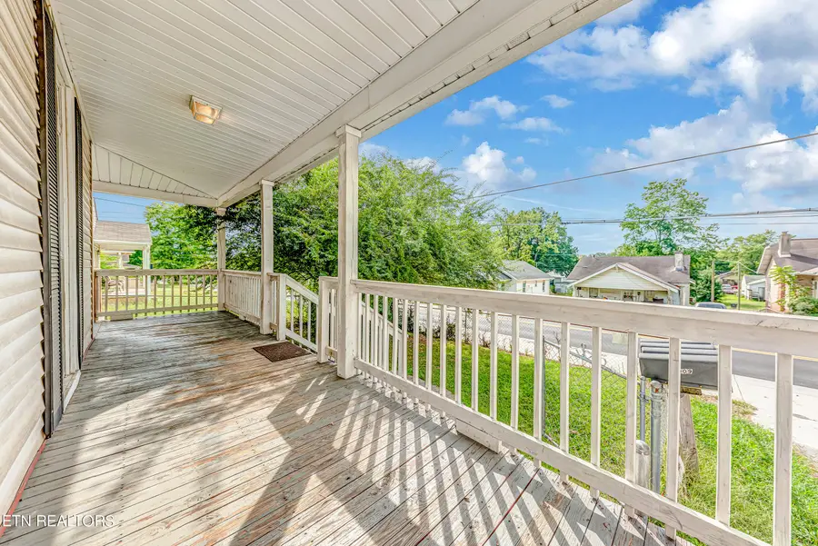 909 Atlantic Ave, Knoxville, TN 37917 - #2