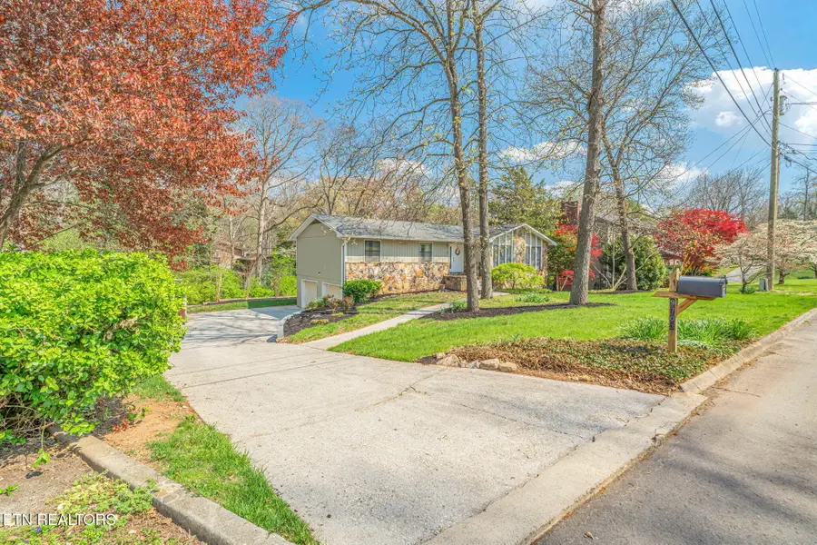 9703 Clearwater Drive, Knoxville, TN 37923 - #2