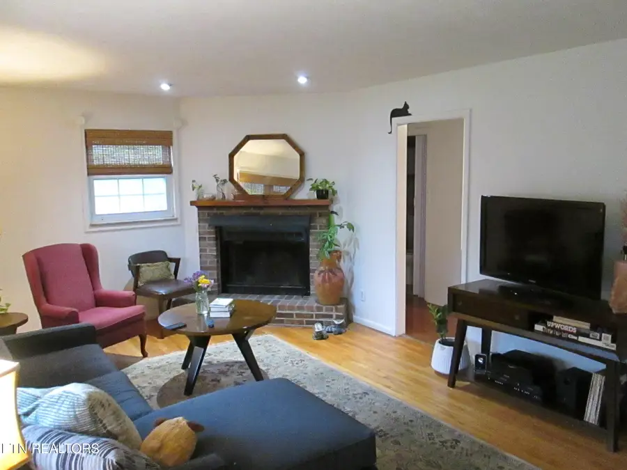 5712 Scenic Hills Rd, Knoxville, TN 37912 - #2