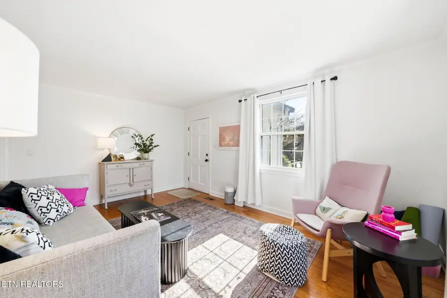 3915 Briargate Ave, Knoxville, TN 37919 - #3