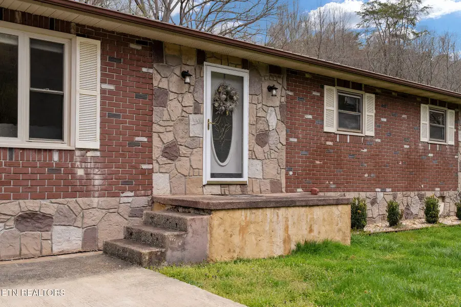 138 Colwyn St, Cumberland Gap, TN 37724 - #3