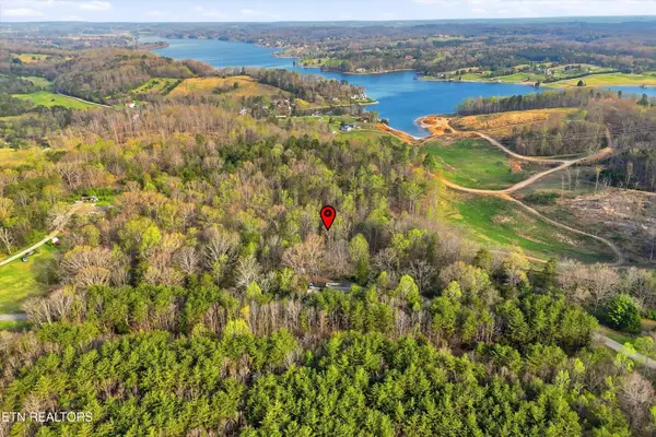 5104 Rest Camp Rd, Lenoir City, TN 37772