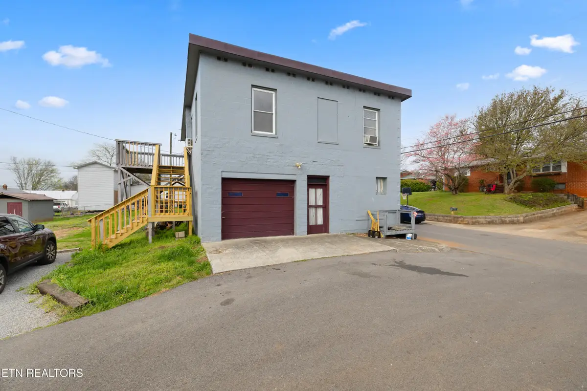 725 Church St, Loudon, TN 37774 - #1