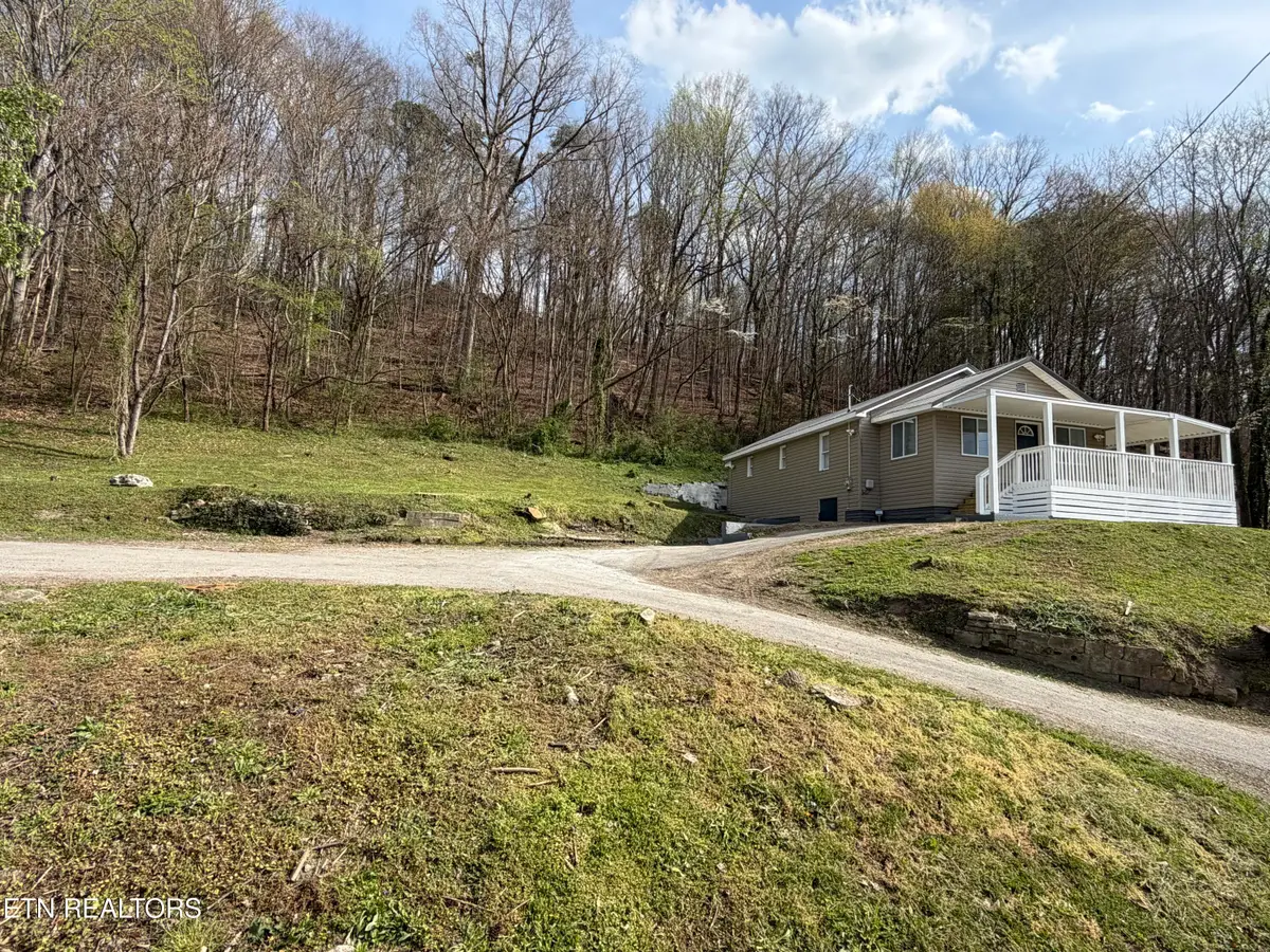 717 Cherry St, Lafollette, TN 37766 - #1