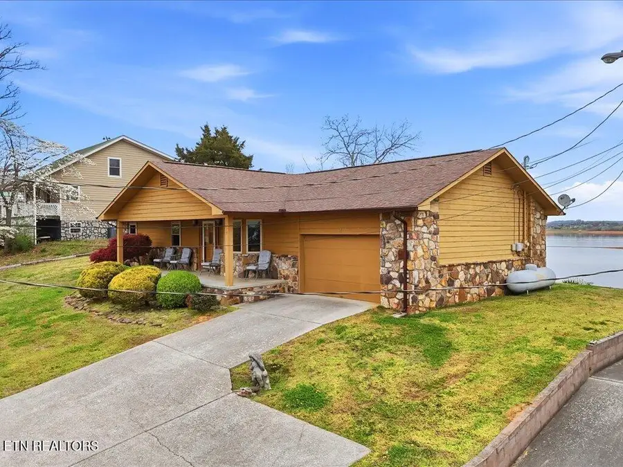 327 Bluff Village Rd, Bean Station, TN 37708 - #2