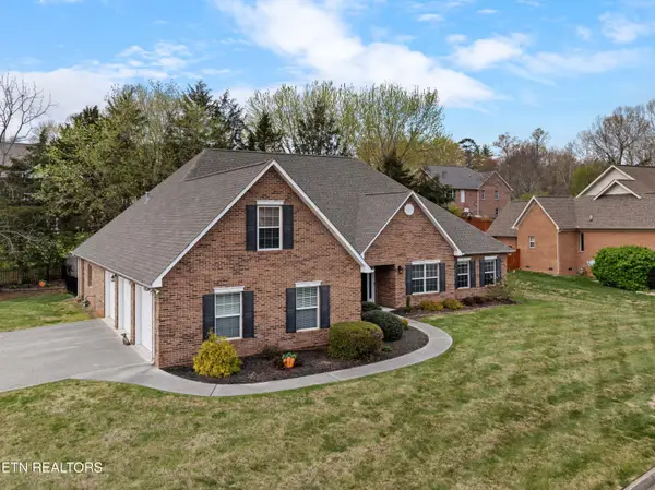 301 Stonebreeze Drive, Powell, TN 37849