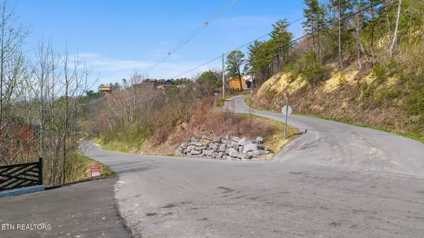 1923 Walker Tr, Sevierville, TN 37876