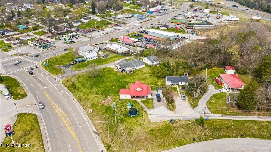 111 Longfield Rd, Rocky Top, TN 37769 - #2