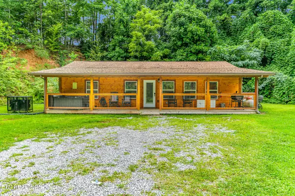 903 Johns Branch Rd, Gatlinburg, TN 37738
