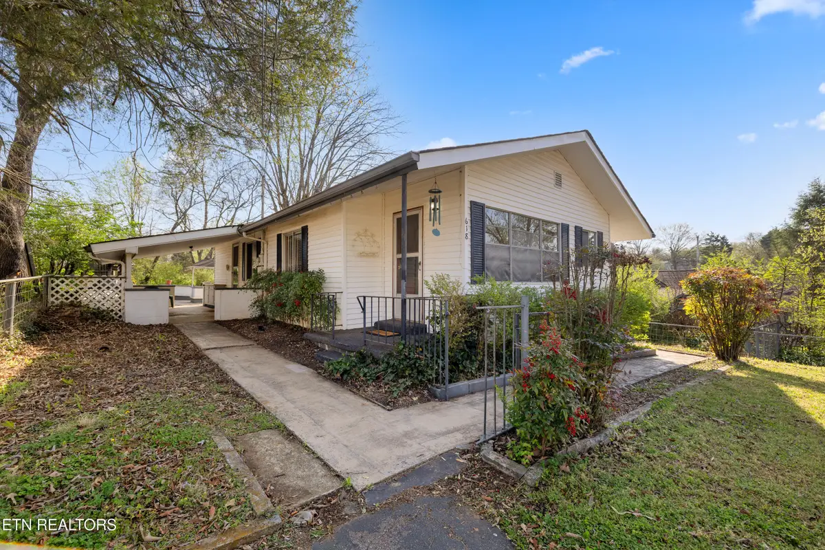 618 Elizabeth St, Maryville, TN 37804 - #1