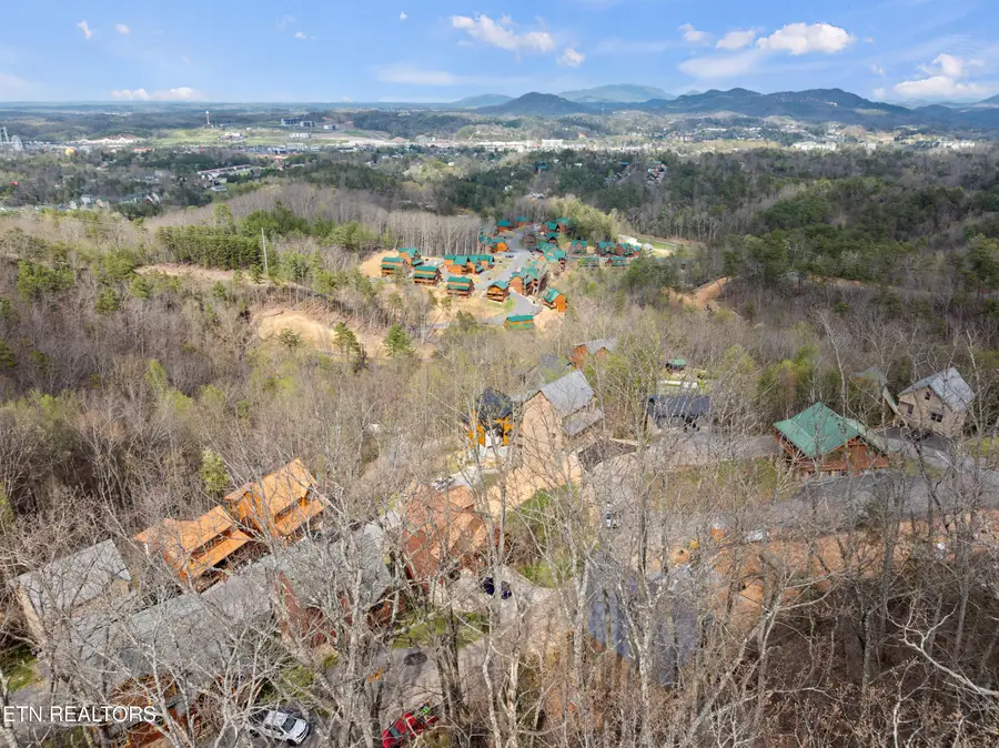 3308 Pine Peak Way, Sevierville, TN 37862 - #2