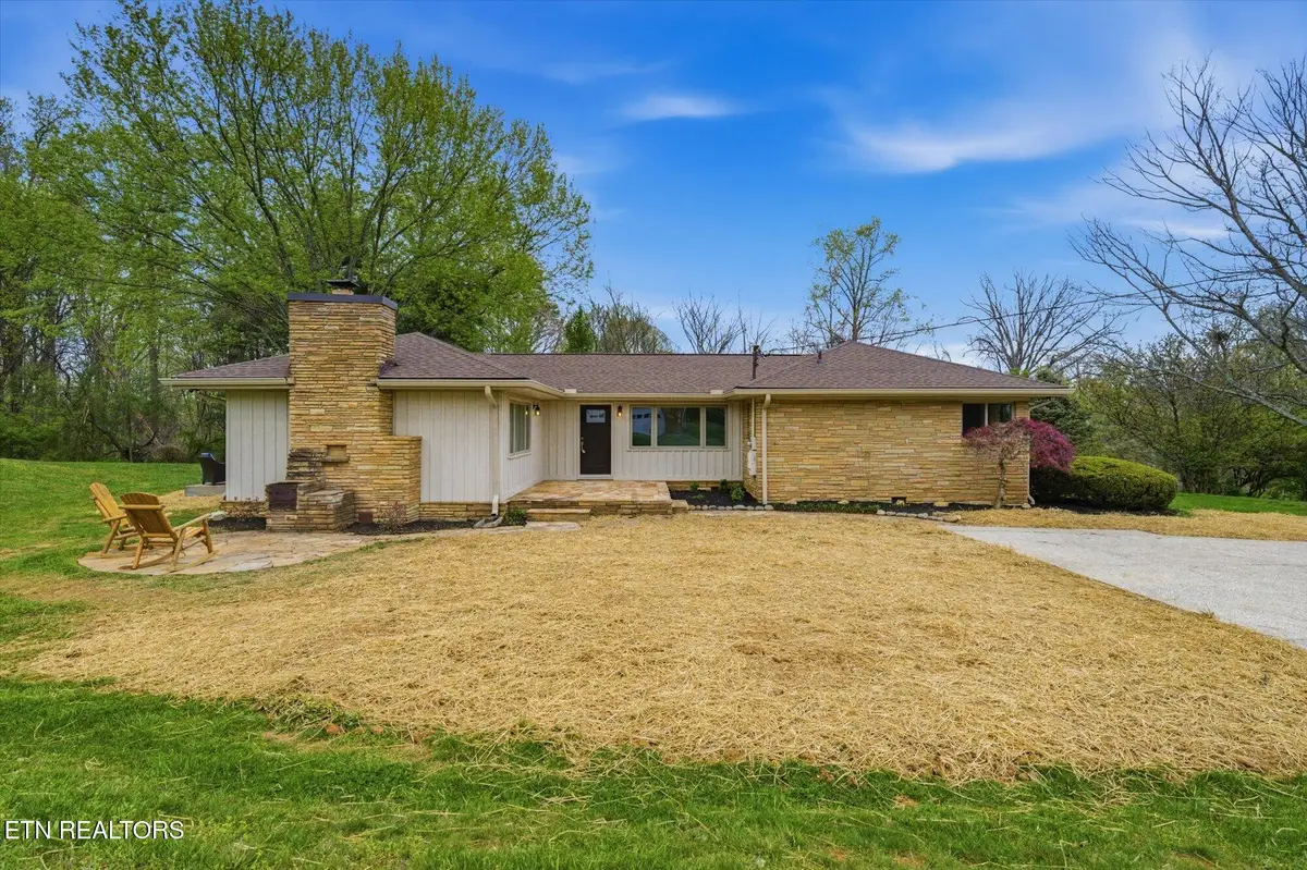 1327 N Briscoe Circle, Knoxville, TN 37912 - #1