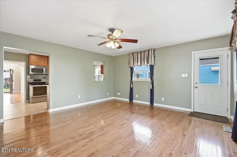 2445 Kennington Rd, Knoxville, TN 37917 - #2