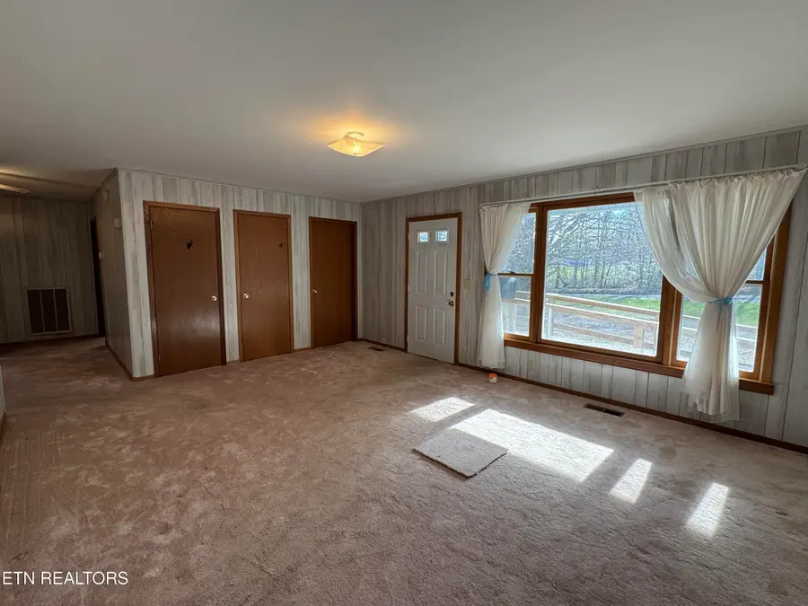 211 Black Oak Rd, Oneida, TN 37841 - #3