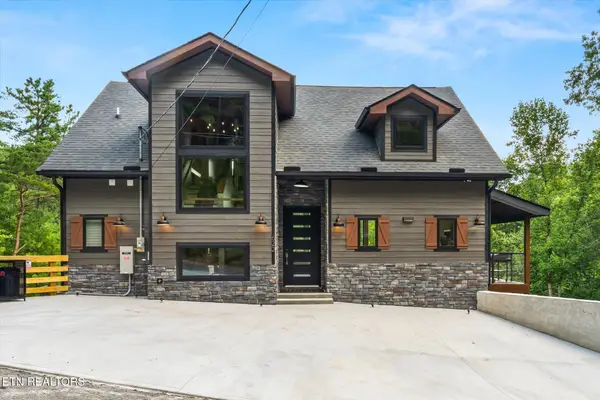622 Coronation St, Gatlinburg, TN 37738