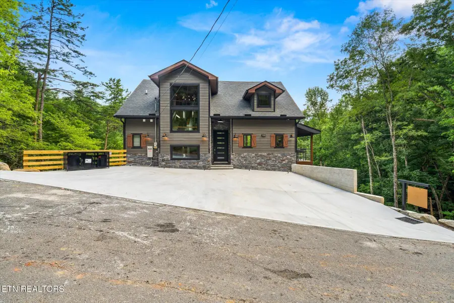 622 Coronation St, Gatlinburg, TN 37738 - #2