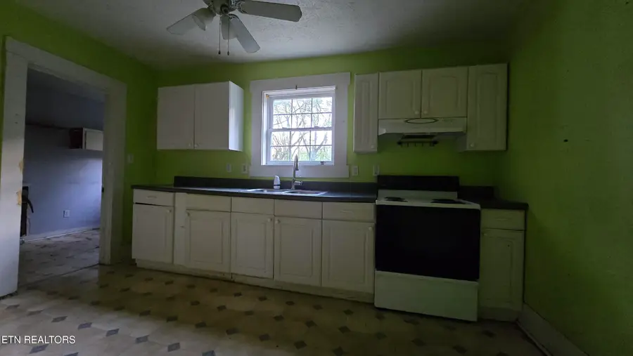 139 N Nevada Ave, Lafollette, TN 37766 - #3
