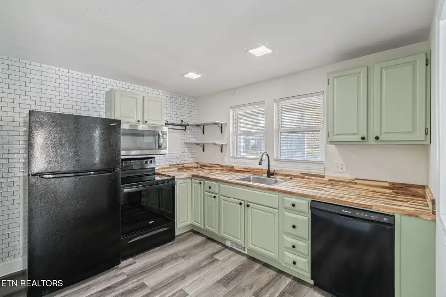 543 Henderson St, Harriman, TN 37748 - #2