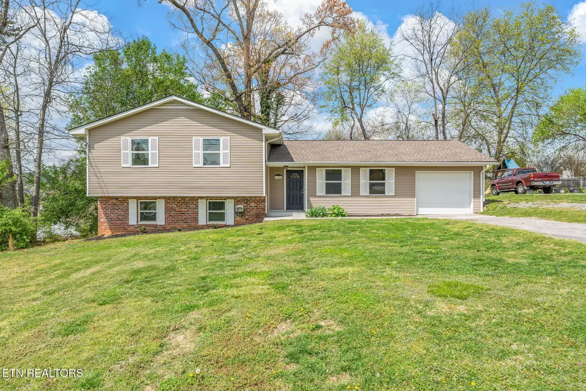 1305 Chipwood Rd, Knoxville, TN 37932 - #1
