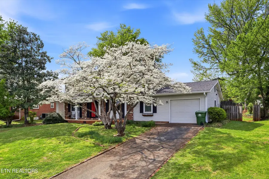 911 Willow Drive, Maryville, TN 37803 - #3