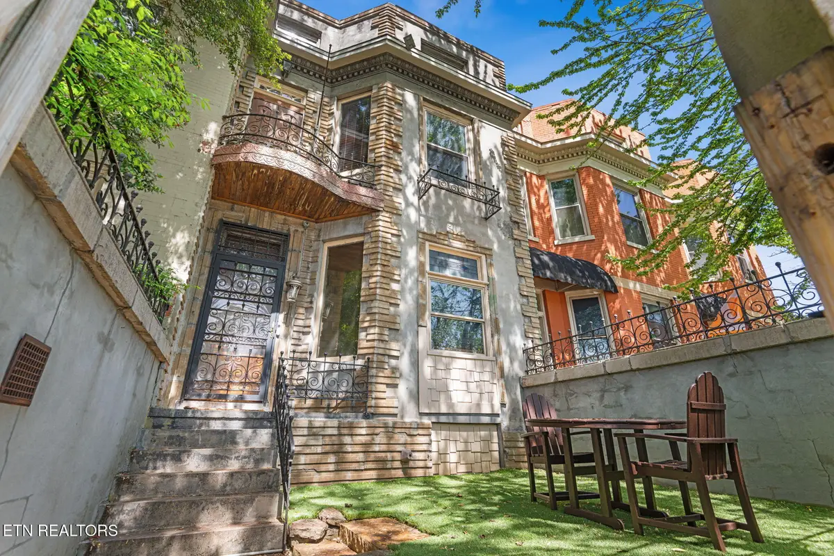 105 W 5th Ave, Knoxville, TN 37917 - #1