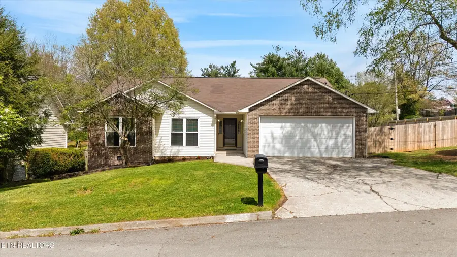 2201 E Windbrook Rd, Knoxville, TN 37923 - #3