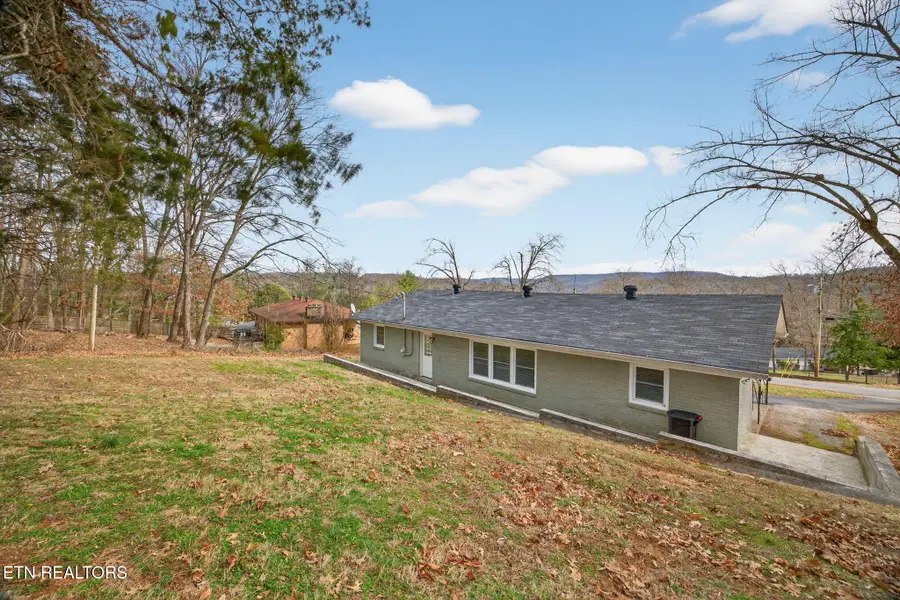 402 S Hillcrest Drive, Livingston, TN 38570 - #3