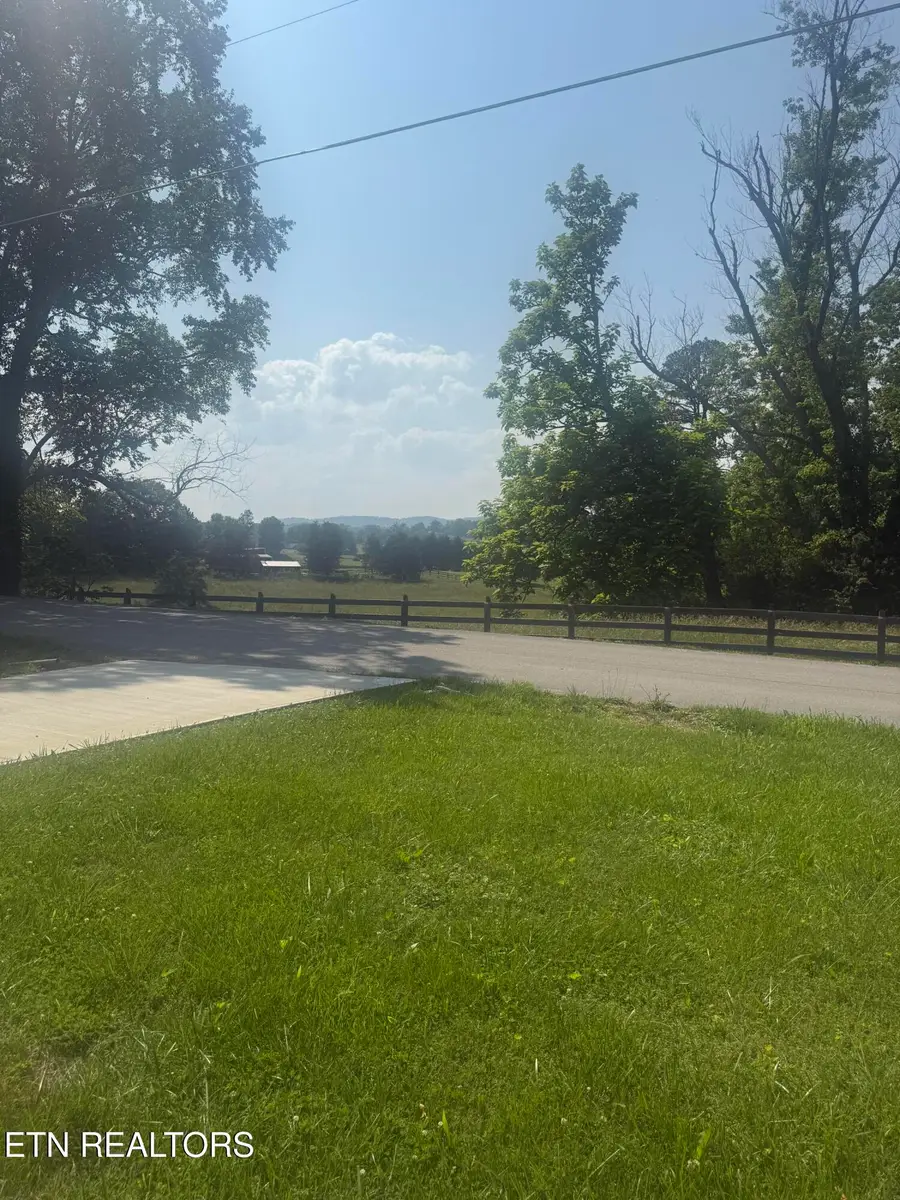 1184 Davis Chapel Rd, Lafollette, TN 37766 - #3