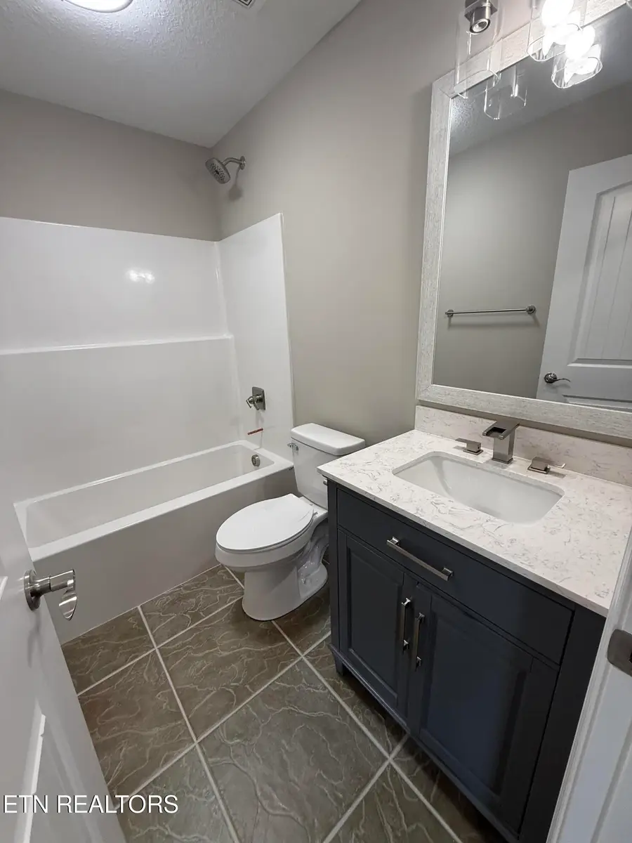 513 Hillcrest St, Clinton, TN 37716 - #3