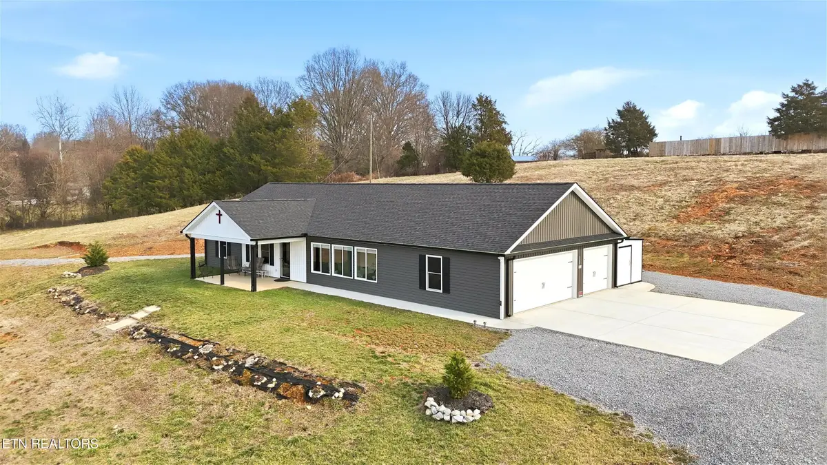 6911 Fairview Rd, Corryton, TN 37721 - #1