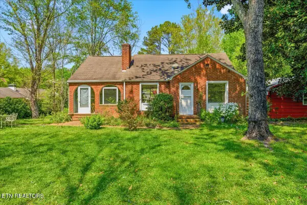 2345 Robinson Rd, Knoxville, TN 37923