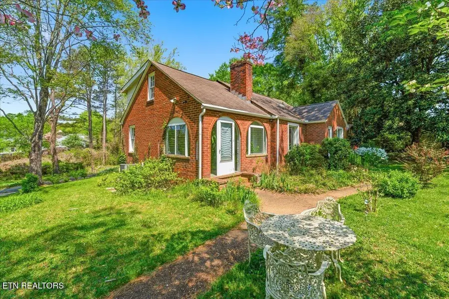 2345 Robinson Rd, Knoxville, TN 37923 - #2