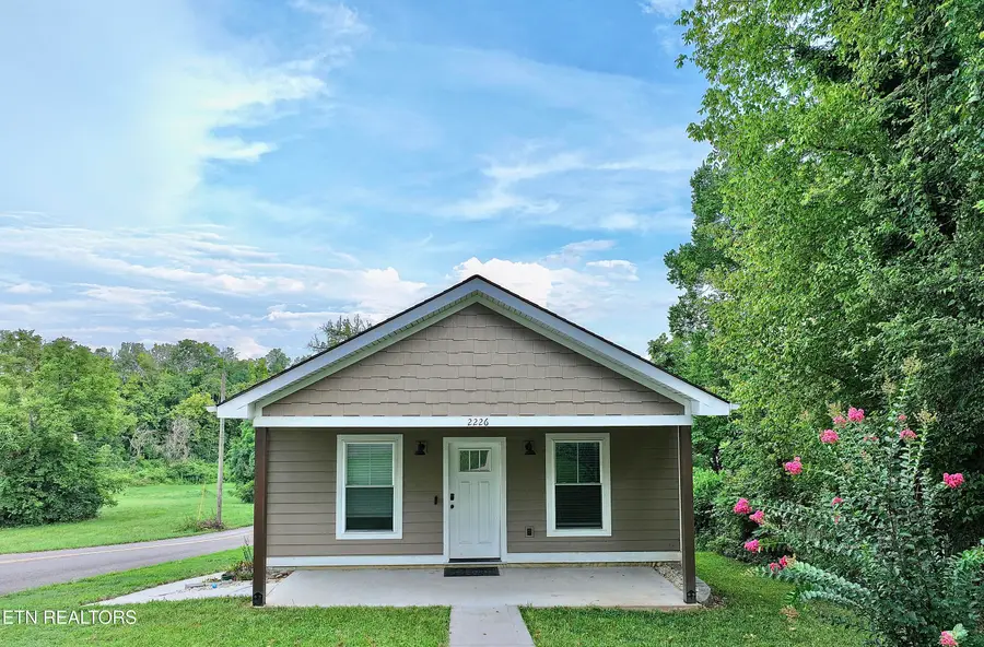 2226 Riverside Drive, Knoxville, TN 37915 - #3